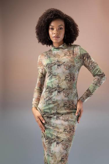 тығыз көйлек ұзартылған жаға ұзын жеңді Ұзын жеңді трикотаж көйлек