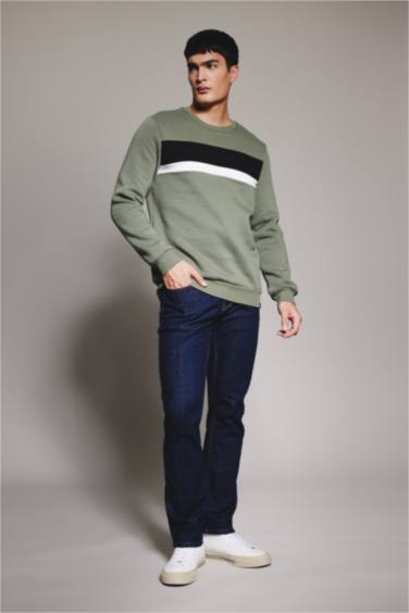 سويت شيرت بقصة عادية برقبة مستديرة