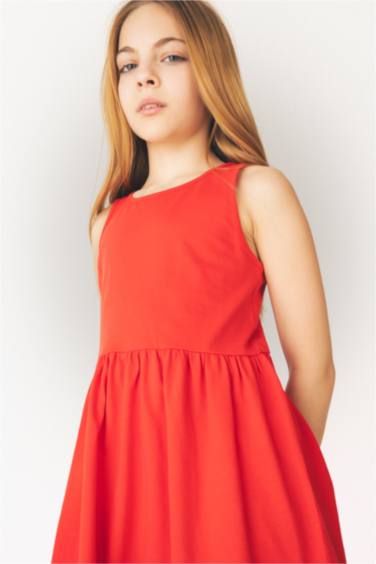 Детское платье без рукавов с круглым вырезом