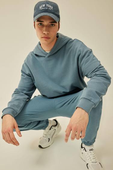 سويت شيرت بيزك قصة مريحة بكابيشون بجيب