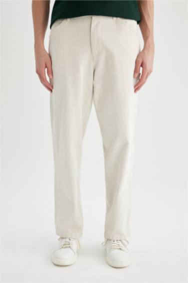 بنطرون ممزوج بالكتان قصة مريحة ورجل عادي