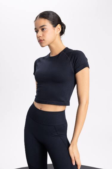 DeFactoFit Crop Bisiklet Yaka Sporcu Seamless Kısa Kollu Tişört