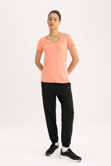 تيشيرت رياضي نص ردن قصة عادية بياخة V من DeFactoFit