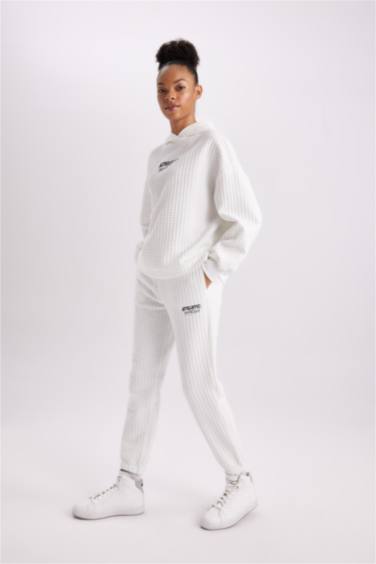 سروال سويت بانتس بطبعة شعار مبطن قصة عادية من DeFactoFit