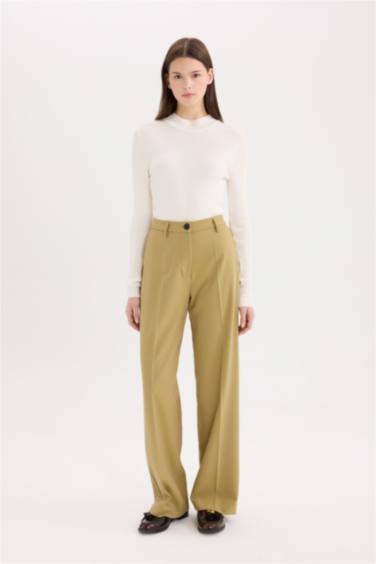 Стандартные брюки с высокой талией и широкими штанинами