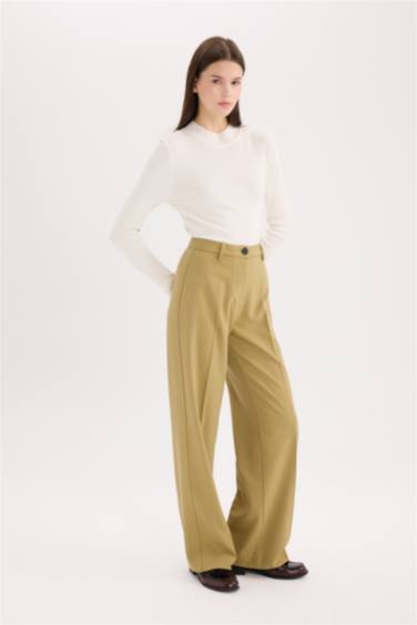 Стандартные брюки с высокой талией и широкими штанинами