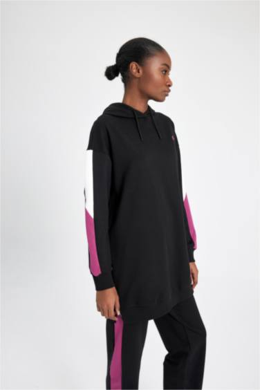 سويت شيرت رياضي بطبعة شعار قصة طويلة من DeFactoFit