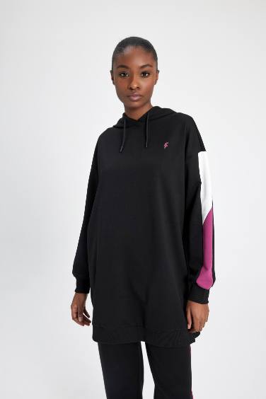 سويت شيرت رياضي بطبعة شعار قصة طويلة من DeFactoFit