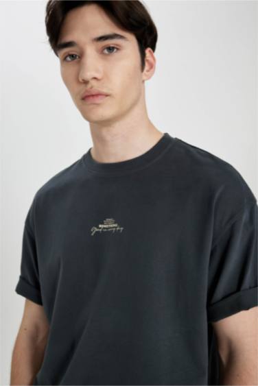 تيشيرت مطبوع قصة مريحة بياخة مستديرة