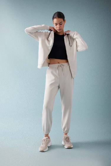 سويتر قصة عادية بياخة بسحاب من DeFactoFit