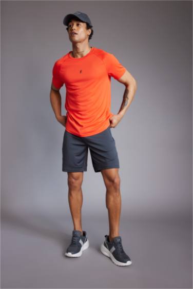 شورت رياضي قصير سليم فيت من DeFactoFit