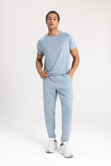 بنطلون جوجر سليم فيت وبأستك من تحت من DeFactoFit