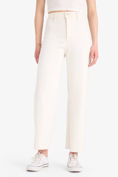 Джинсы с высокой талией и обрезанными концами в стиле кюлот