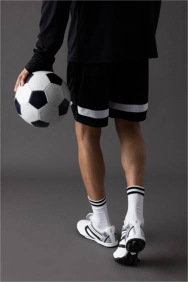 شورت رياضي قصير أسود سليم فيت من DeFactoFit