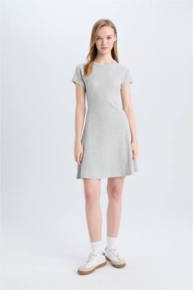 فستان قصير نص ردن مضلع بياخة مستديرة