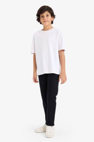 بنطرون جينز سادة ولادي قصة مستقيمة ورجل عادي