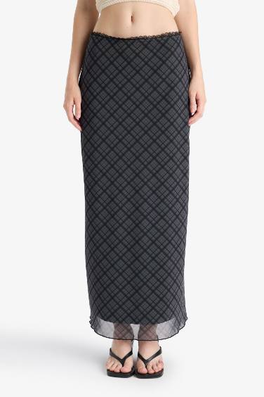 A Cut Patterned High Waist Lined Tulle Maxi Skirt