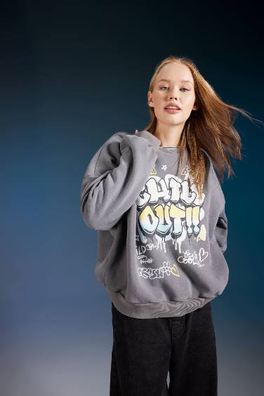 Oversize Fit Crew Neck Printed Thick Fabric Sweatshirt