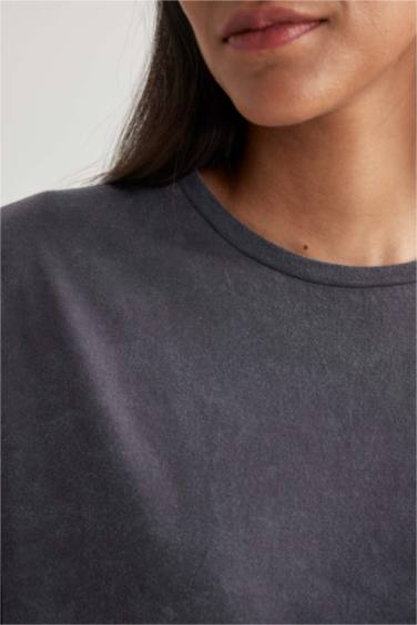 تيشيرت نص كم اوفر سايز برقبة مستديرة