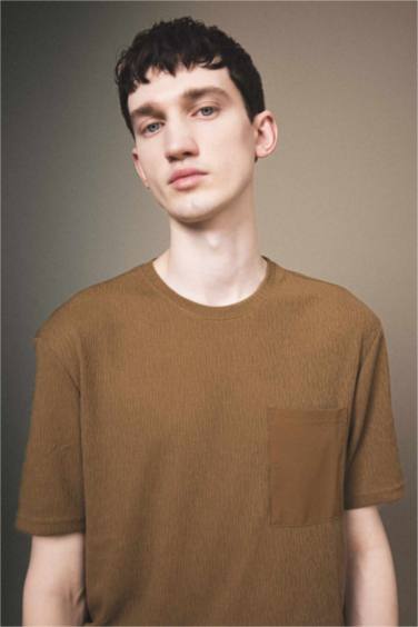 تيشيرت قصة عادية بياقة مستديرة