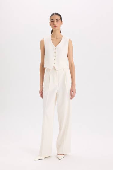 Жилет пиджак с V-образным вырезом и пуговицами