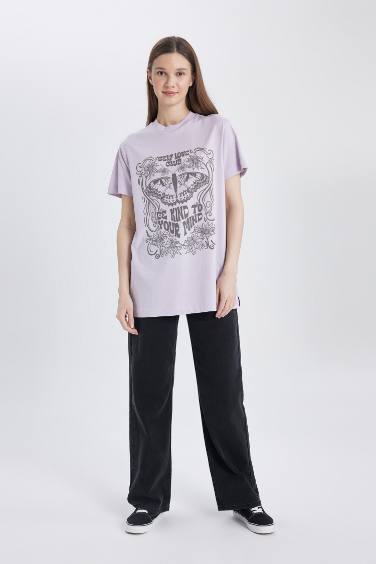 تي شيرت طويل نص كم قصة عادية مطبوع