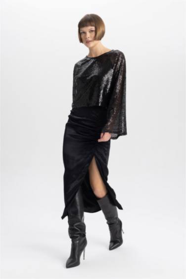 Cropped Fit Yuvarlak Yaka Payetli Kumaş Uzun Kollu Bluz
