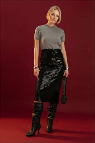 جيبة ميدي بالترتر بخصر عادي مبطن