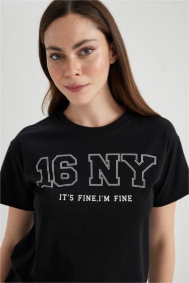 تيشيرت نص ردن مطبوع بقصة عادية