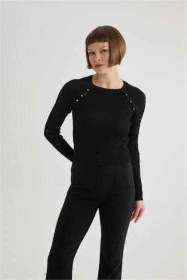 Свитер в рубчик с круглым вырезом