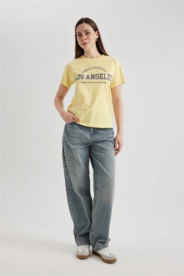 تيشيرت نص كم قصة عادية برقبة مستديرة