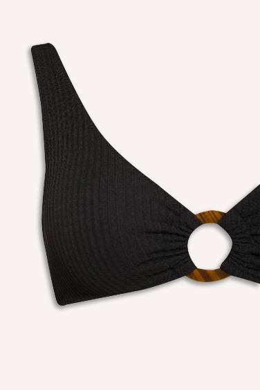 بكيني توب قصة عادية من Fall in Love