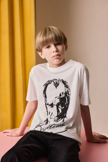 Erkek Çocuk 29 Ekim Cumhuriyet Bayramı Bisiklet Yaka Atatürk Baskılı Kısa Kollu Tişört