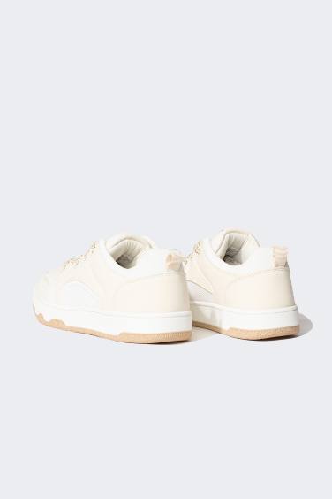 سنيكرز نسائي جلد صناعي بكعب مسطح برباط