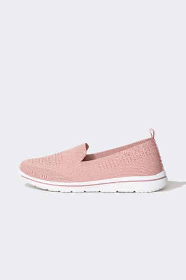 Woman Flat Bottom Slip On Sneakers