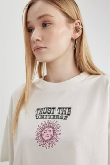 تيشيرت نص كم واسع مطبوع برقبة مستديرة