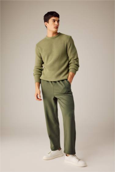 بنطلون قصة مريحة برجل عادية كاكي