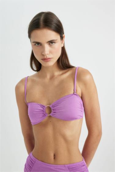 بكيني توب قصة عادية من Fall in Love