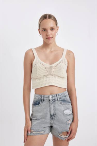 شورت جينز موم فيت بخصر عالي ممزق