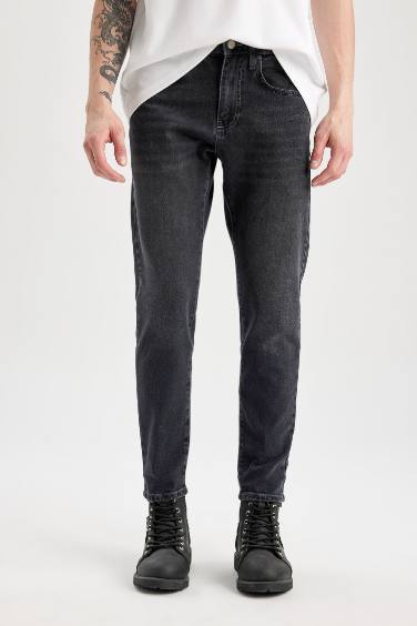 Slim Fit Normal Waist Tapered Leg Jeans