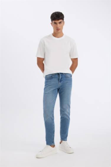 Slim Fit Normal Waist Tapered Leg Jeans