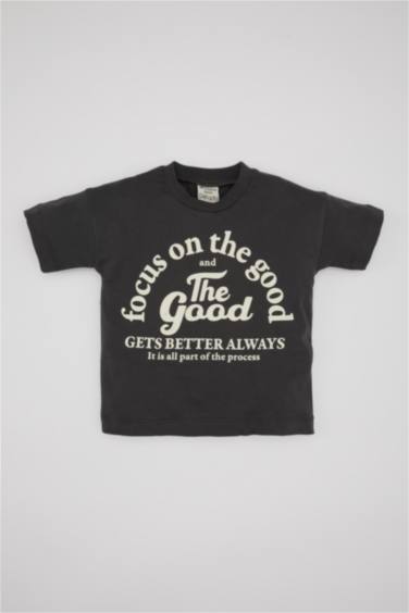 طقم ولادي تيشيرت وسالوبيت بطبعة شعار - قطعتين