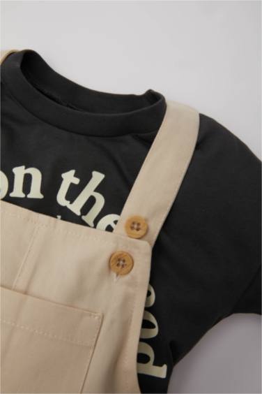 طقم ولادي تيشيرت وسالوبيت بطبعة شعار - قطعتين