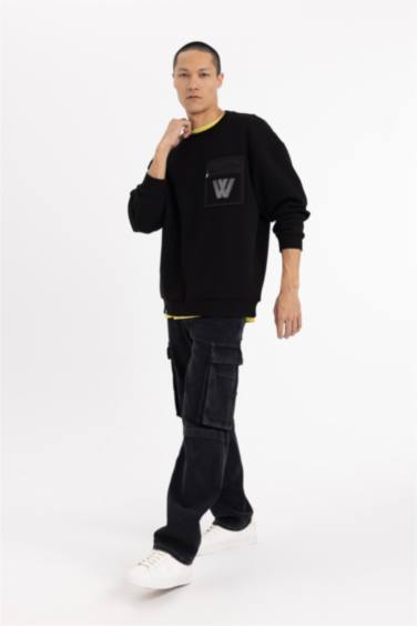 Oversize свитшот с круглым вырезом и принтом