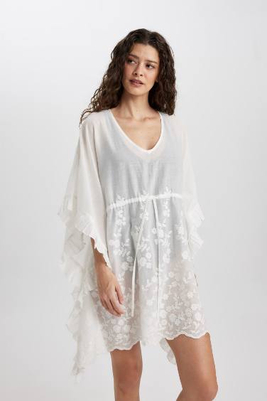 Fall in Love V-Neck Printed White Kimono