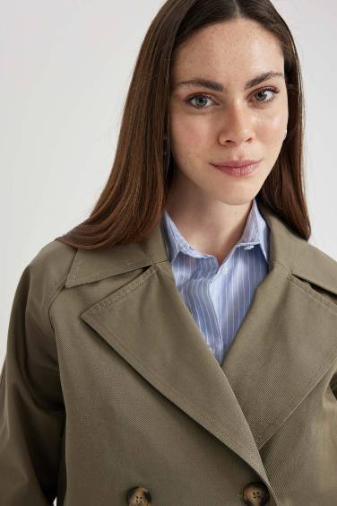 Mevsimlik Kısa Trençkot Kruvaze Yaka Düğmeli Apoletli