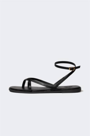 Сандалии на плоской подошве для женщин