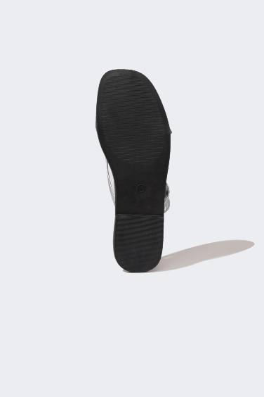 Woman Lace-Up Flat Sole Sandals