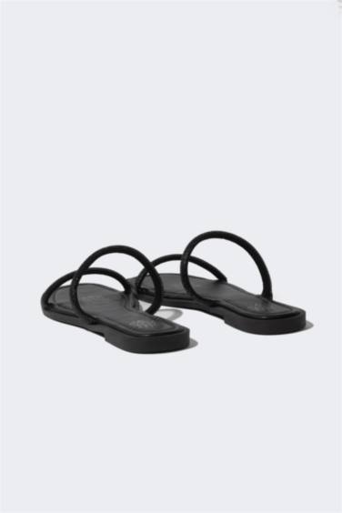 Woman Flat Sole Double Banded Faux Leather Slippers