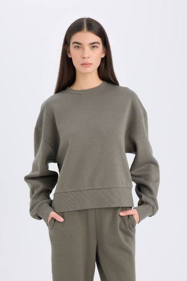 Boxy Fit Crew Neck Thick Basic Sweatshirt